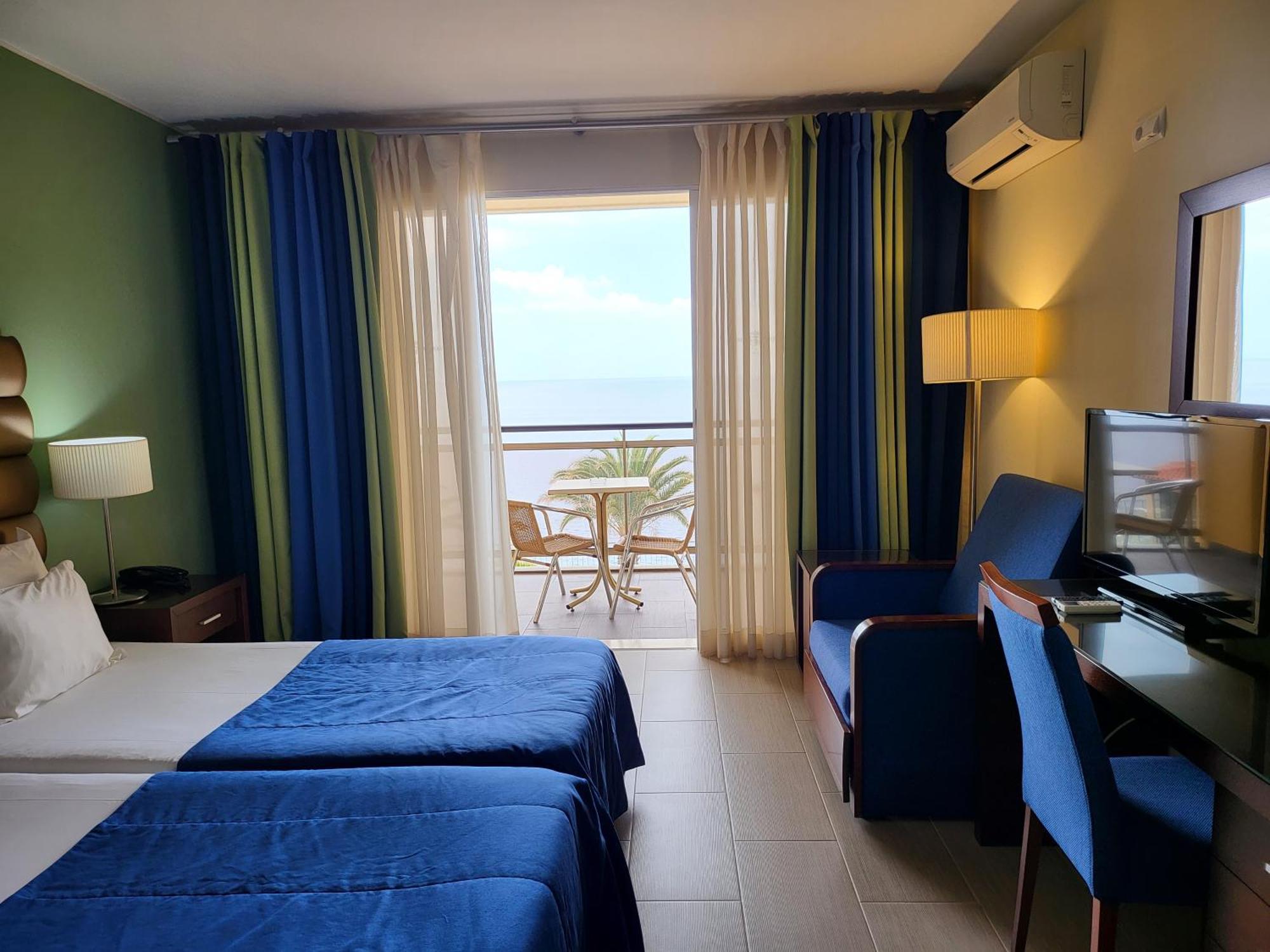 Hotel Cais Da Oliveira Canico  Exterior photo