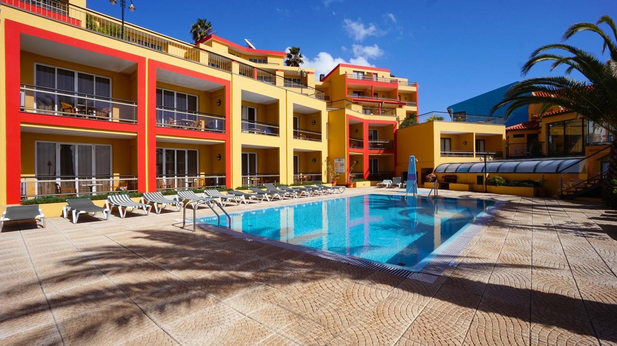Hotel Cais Da Oliveira Canico  Exterior photo