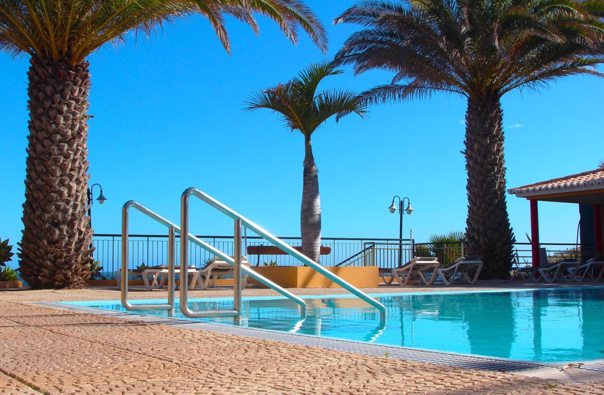 Hotel Cais Da Oliveira Canico  Exterior photo